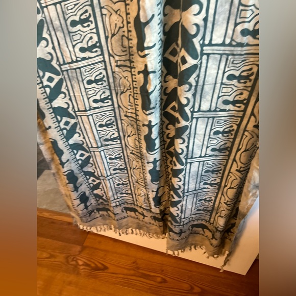 NWT: Beautiful Patterned Pashmina/Wrap by Cosmo’s - Picture 6 of 8